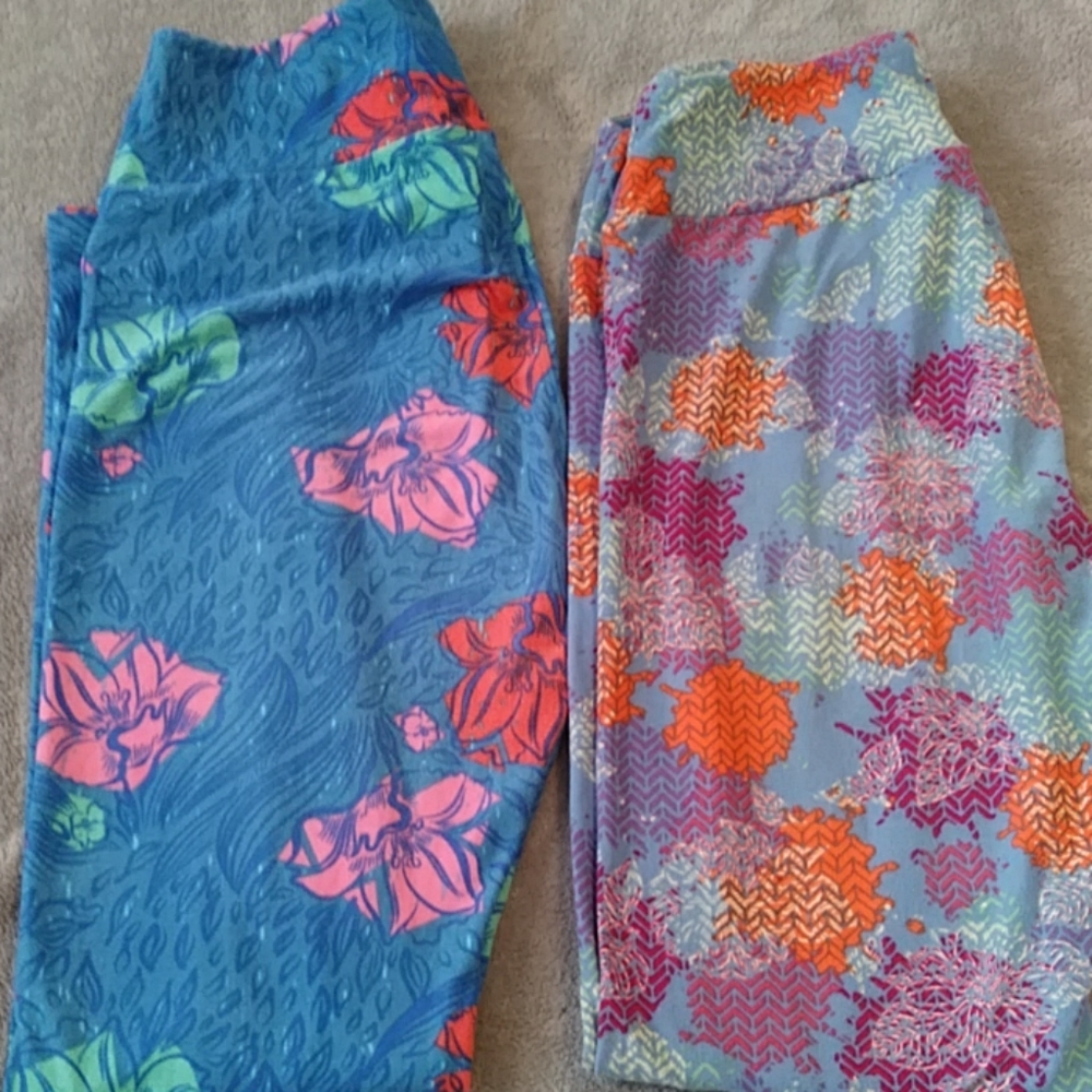 2 PAIR LULAROE LEGGINGS
